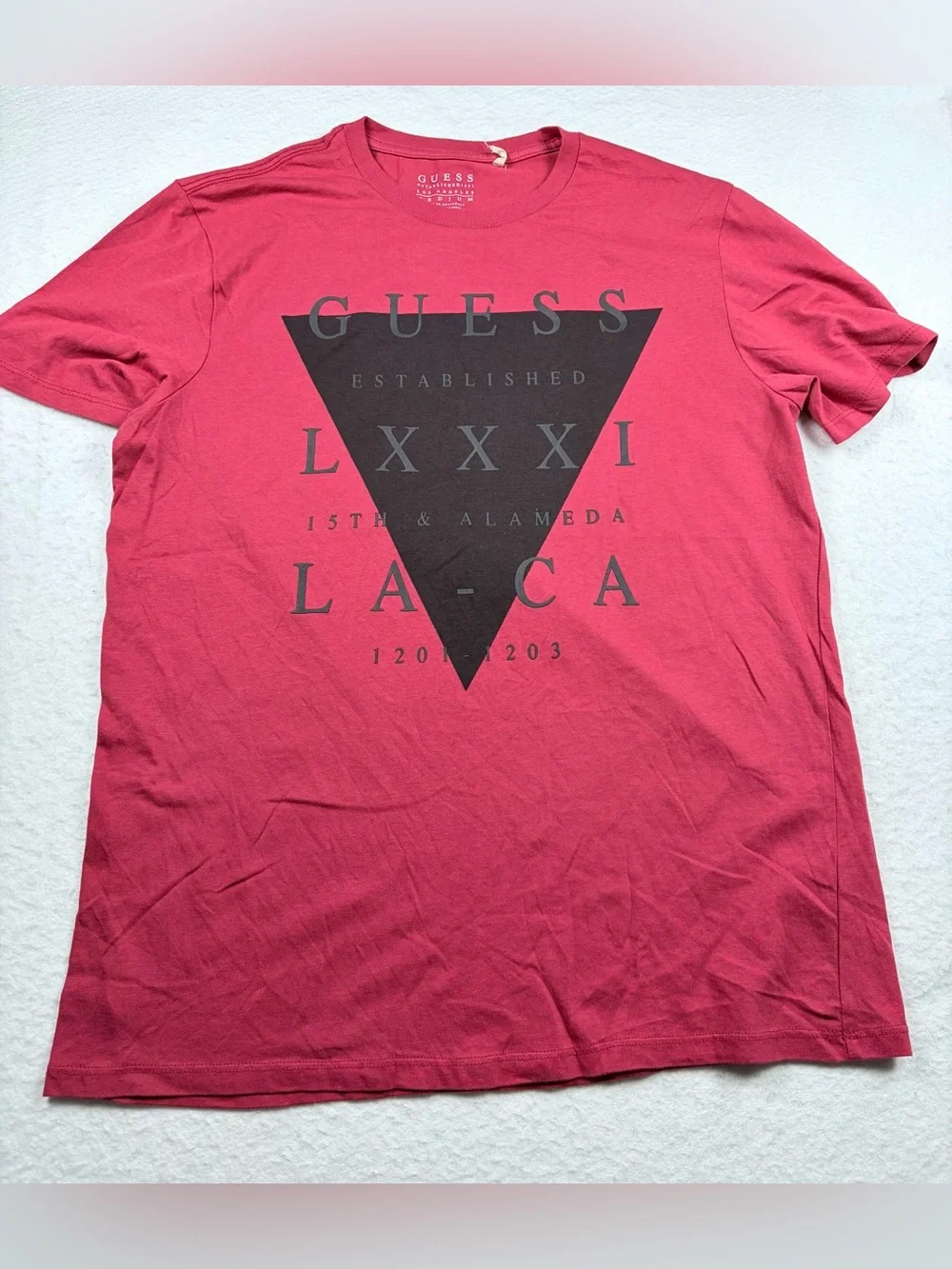 GUESS Jeans LA CA Graphic T Shirt Mens Medium Red Retro Triangle Logo 1981 - Picture 1 of 5